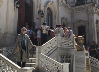 Çünkü O Anne Aynasıydı