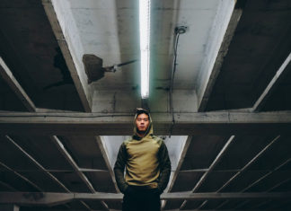 Çakmak Gazı Koklayan Gençler