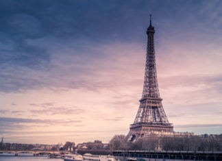 Fransa’daki Ermeni Anıtı Eyfel Kulesi