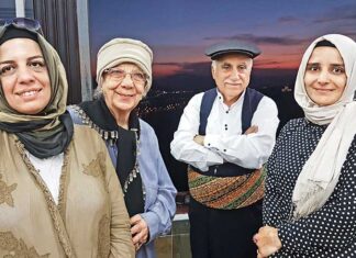 Gelenek Geleceğe Ayna Tutsun grup foto, Gülenay Pınarbaşı, Ayla Ağabegüm, Anadolu dayısı, Ayşe Tuba Oral,